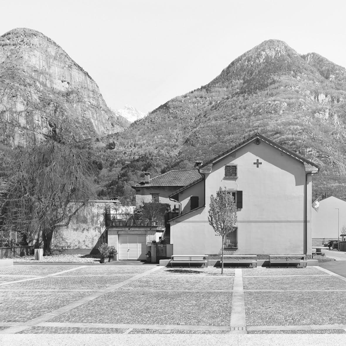 piazza comunale lodrino